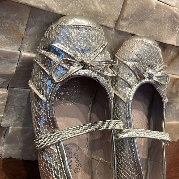 Osh Kosh Silver Dressy shoes - Picture 2 of 7